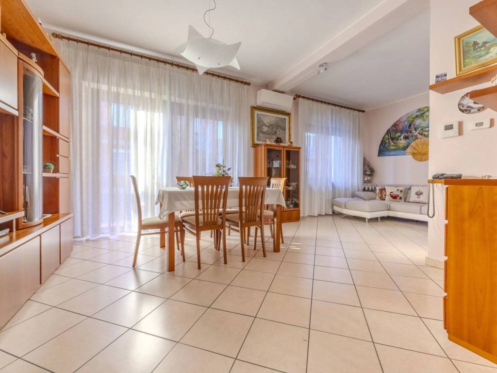 Villa a Novate milanese in Via Monte Grappa, 67 - Foto 4