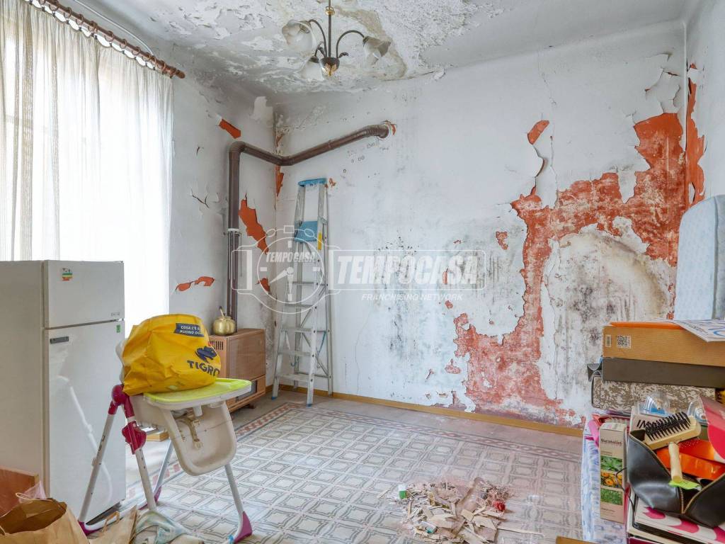 Appartamento a Arcisate in Via Martinelli Foscarini - Foto 3