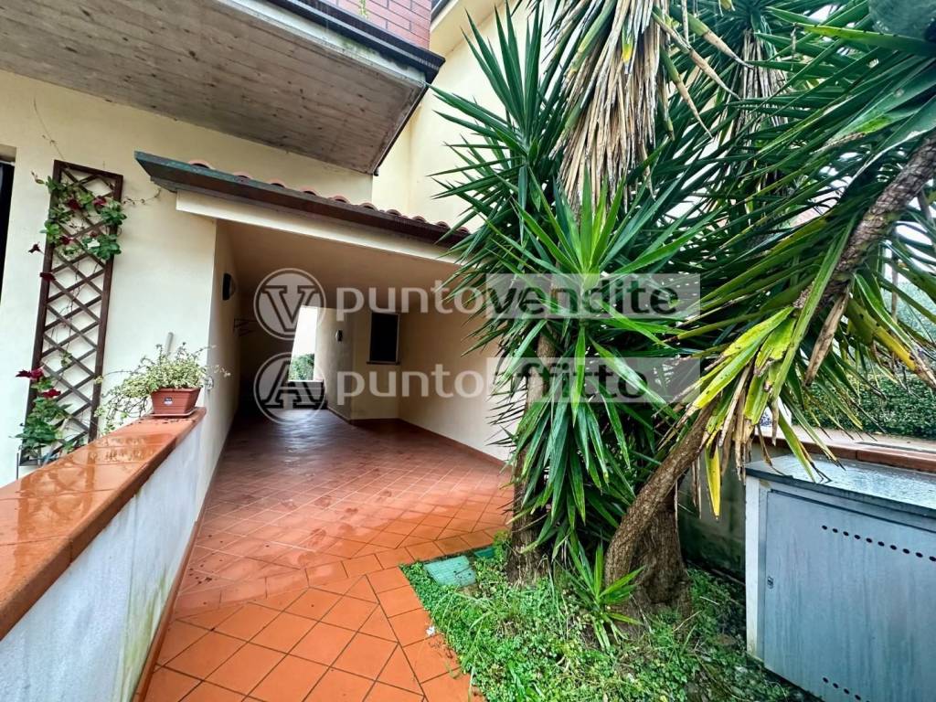 Appartamento a Lucca in Via delle Ville Prima, - Foto 2