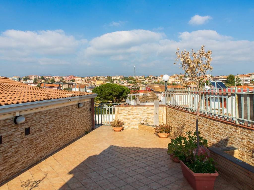 Attico / mansarda a Catania in Via Brigadiere Salvatore Di Stefano - Foto 2