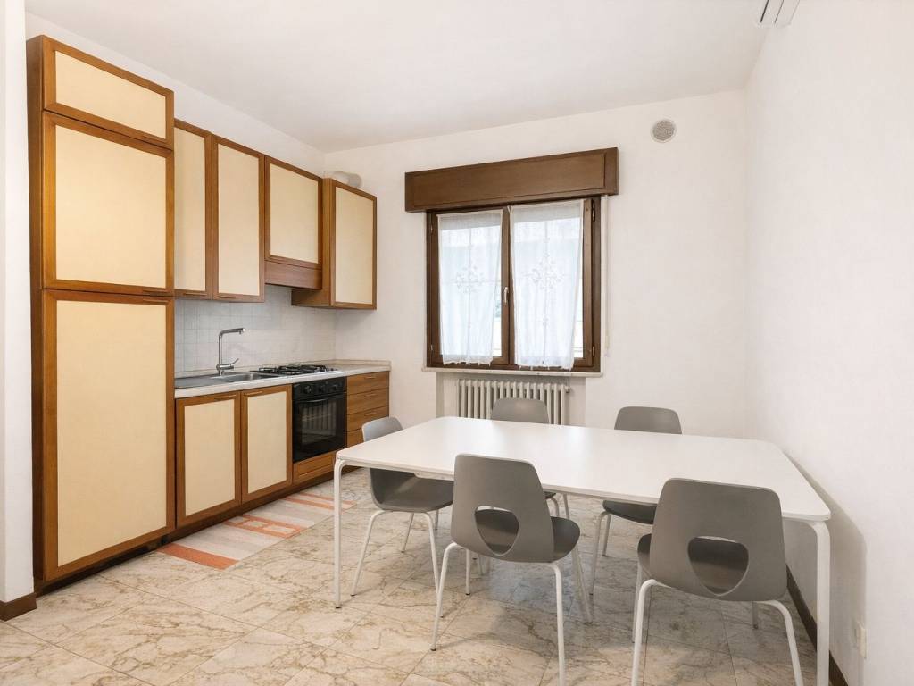 Appartamento a Verona in Via Brigata Composta - Foto 2