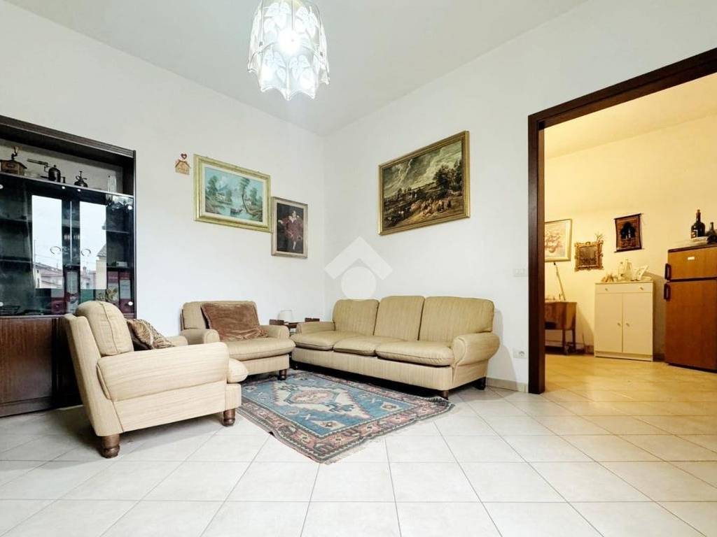 Casa indipendente a Prato in Via Traversa Cellerese, 1 - Foto 2