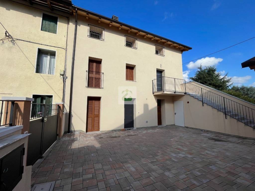 Appartamento a Schio in Via Don Francesco Faccin, 35 - Foto 2