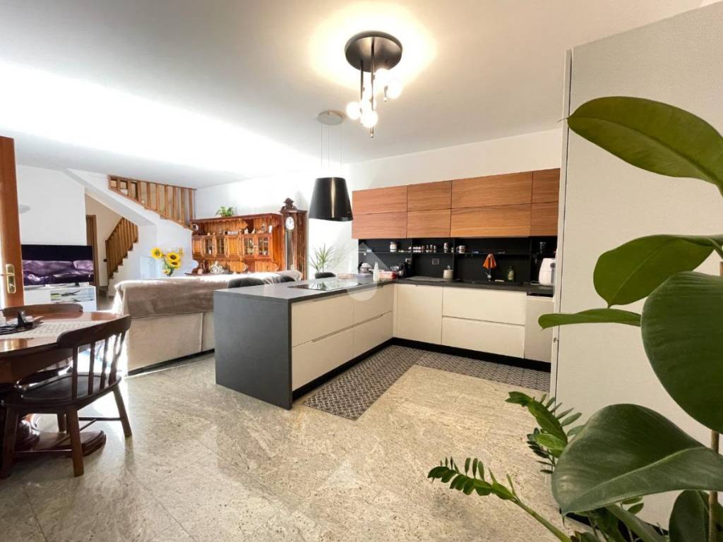 Casa indipendente a Porto ceresio in Via Cuasso - Foto 4