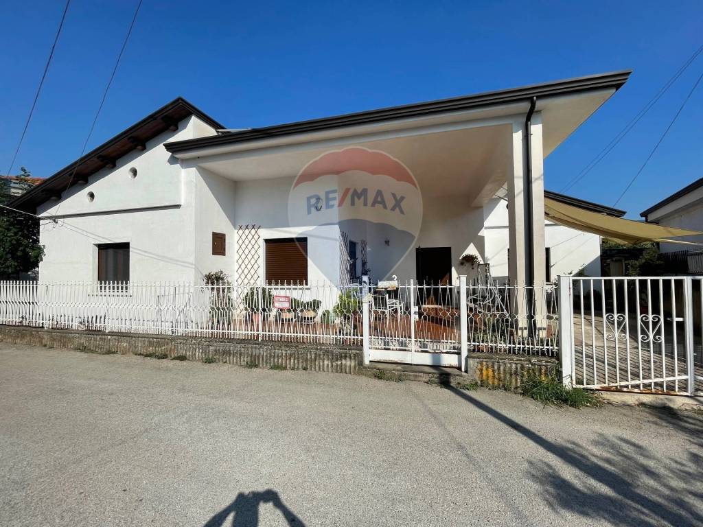 Casa indipendente a San salvatore telesino in via isonzo, 3 - Foto 2