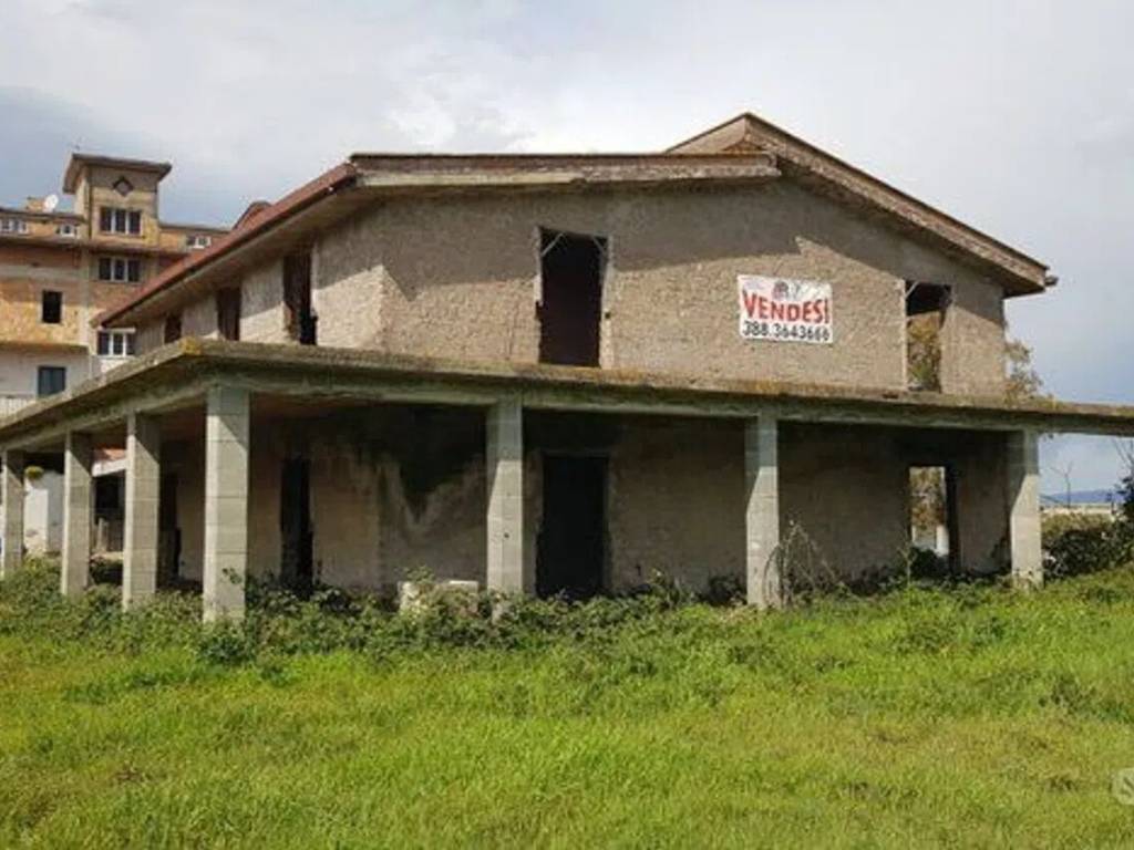 Villa a Aprilia in Via Lampione S.N.C. - Foto 2