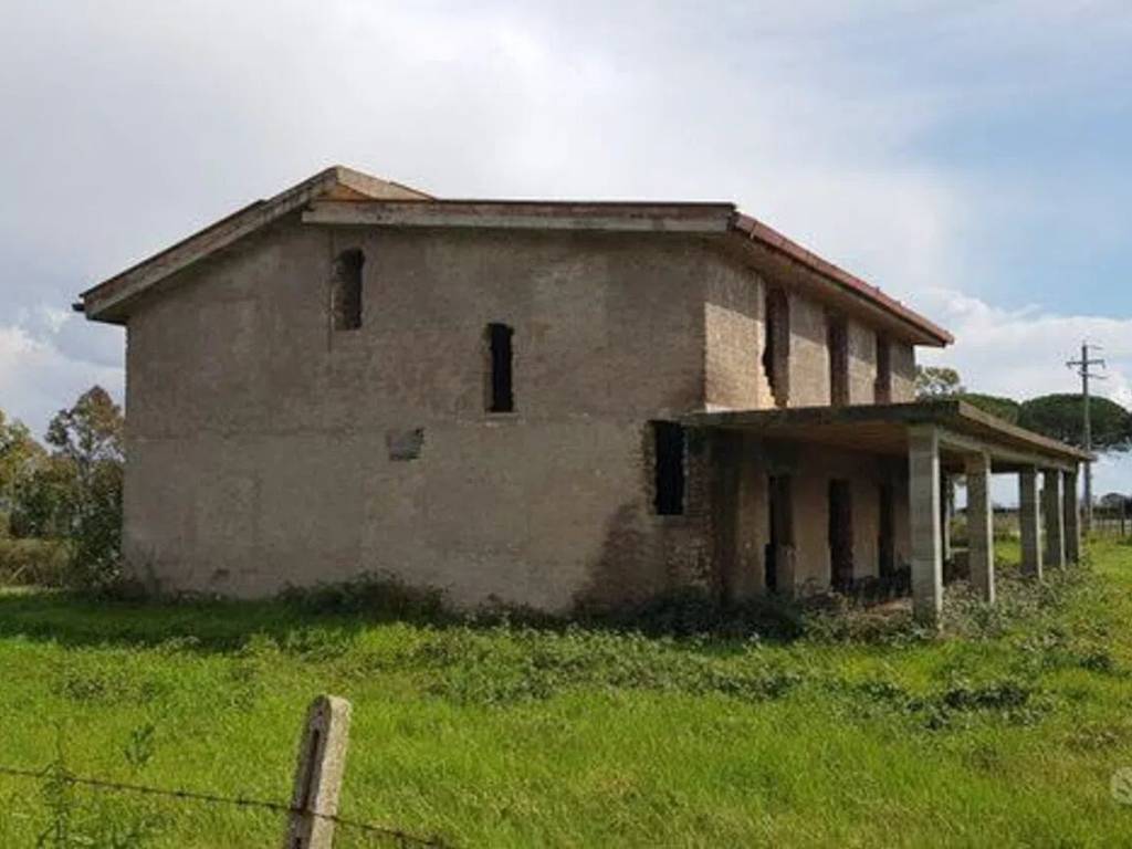 Villa a Aprilia in Via Lampione S.N.C. - Foto 3