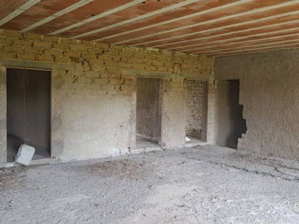 Villa a Aprilia in Via Lampione S.N.C. - Foto 4