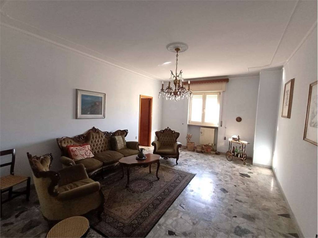 Appartamento a Brindisi in Via Fratelli Cervi, 9 - Foto 4