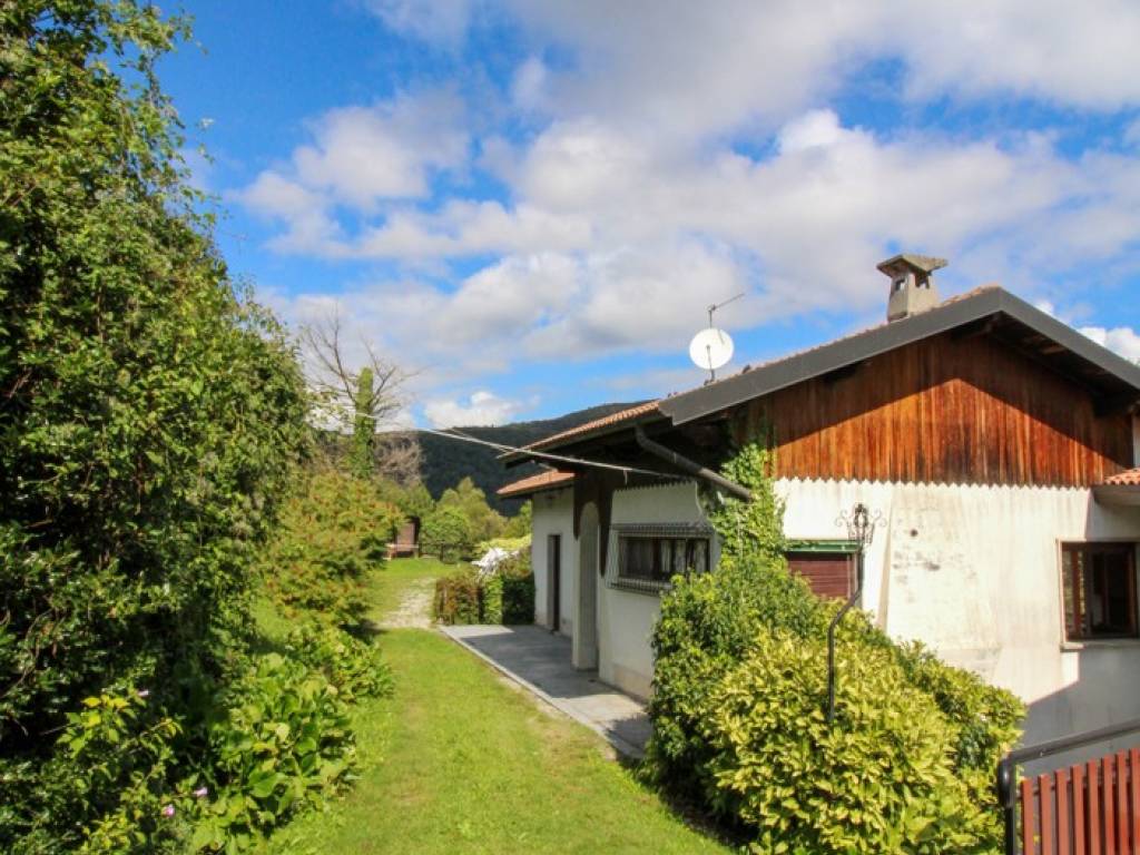 Appartamento a Alta valle intelvi in Via Rocco Lurago , 46 - Foto 2