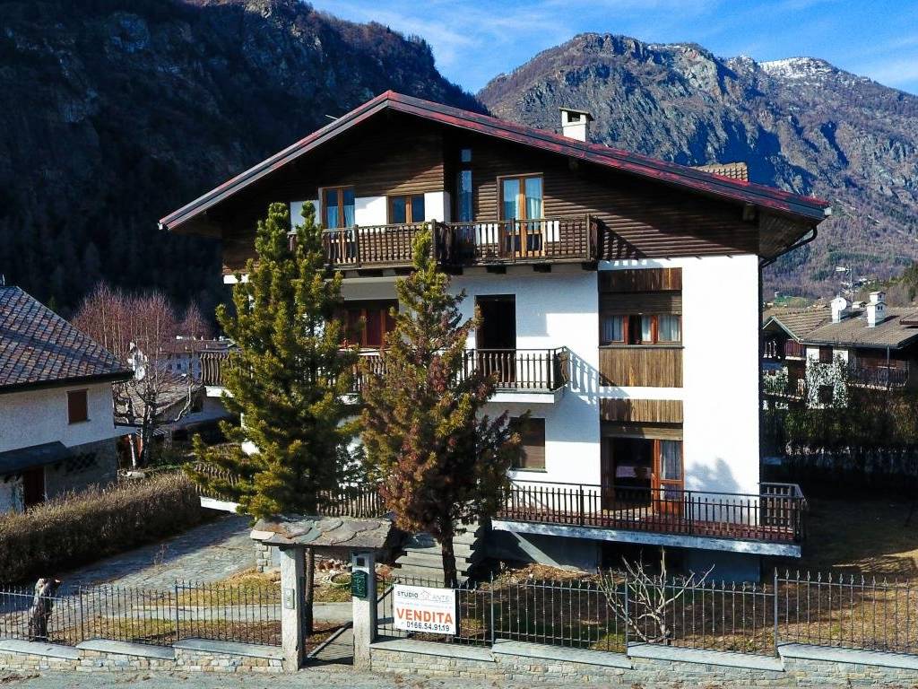 Casa indipendente a Antey-saint-andrè in Località Capoluogo, 12 - Foto 2