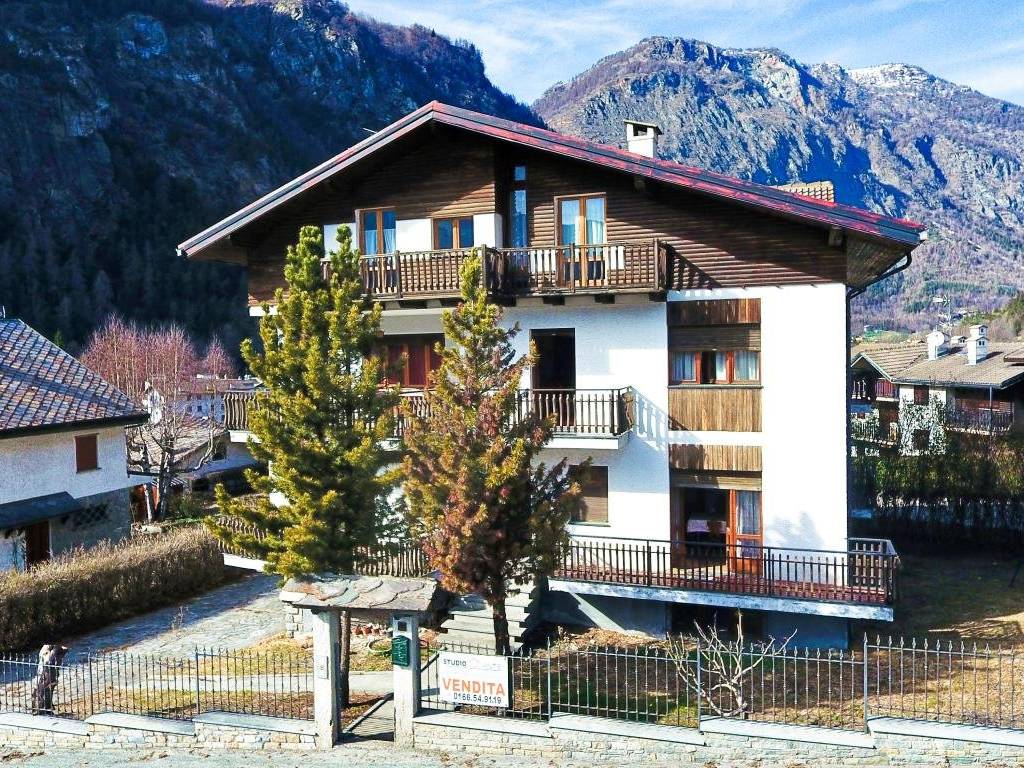 Casa indipendente a Antey-saint-andrè in Località Capoluogo, 12 - Foto 3