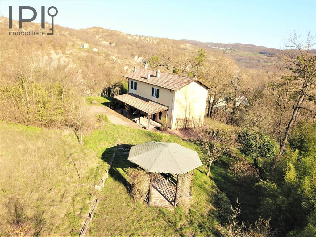 Villa a Piana crixia in Località Monte Bergone, 1 - Foto 2