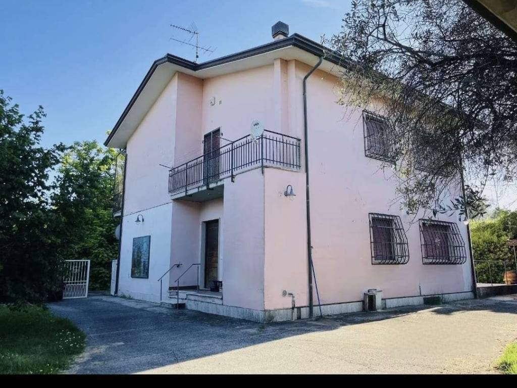 Casa indipendente a Sarzana in viale 25 aprile - Foto 4