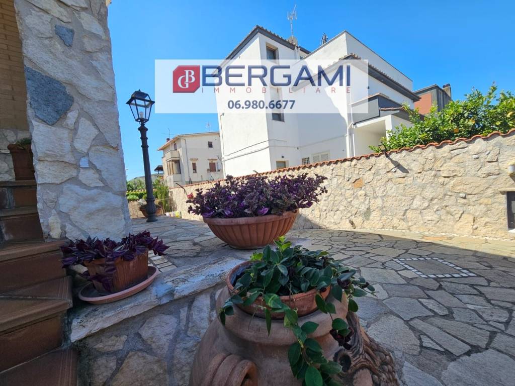 Villa a Nettuno in Via Beato Padre Pio, 5 - Foto 4