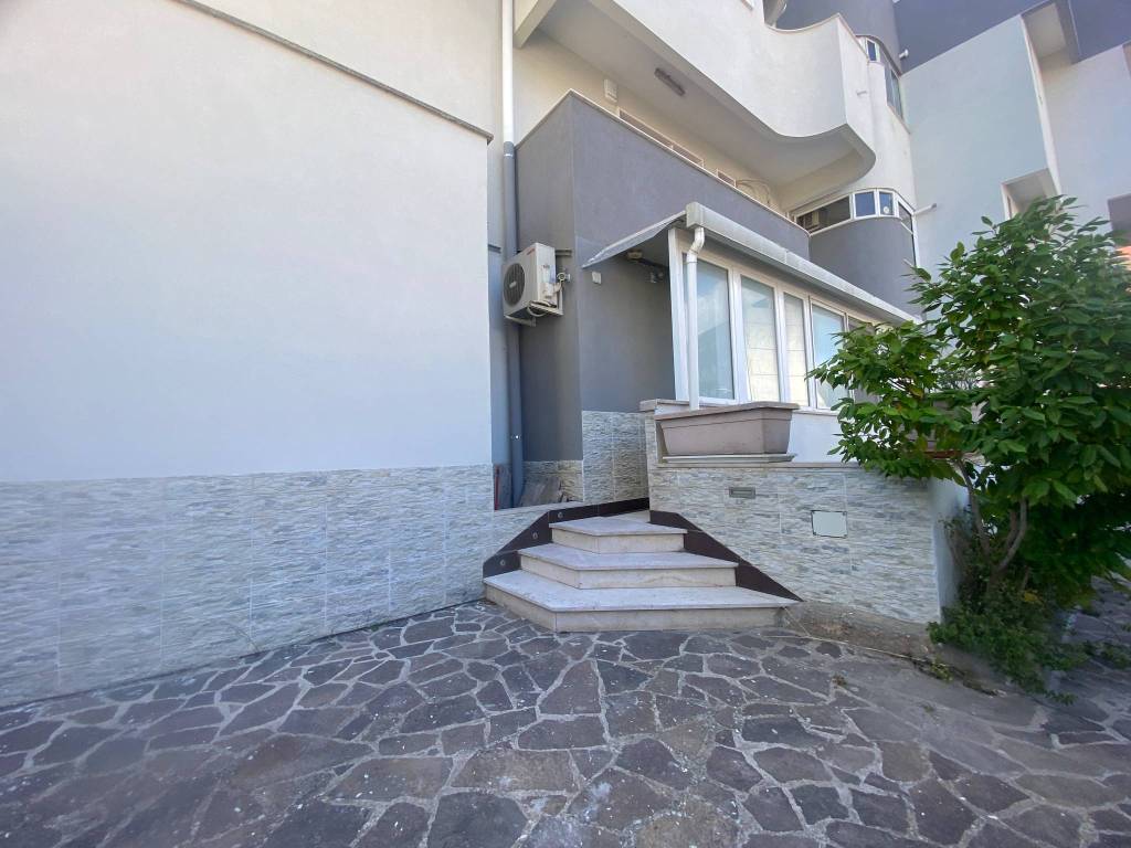 Appartamento a Brindisi in Via San Carlo Borromeo - Foto 2