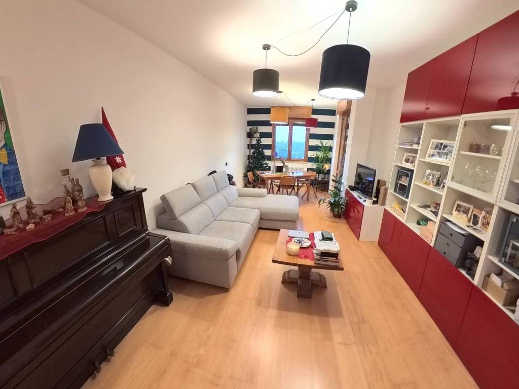 Appartamento a Reggio emilia in Via Passo Buole - Foto 2