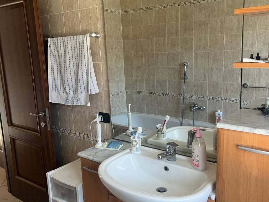 Appartamento a Trecate in Via Coloredo - Foto 5