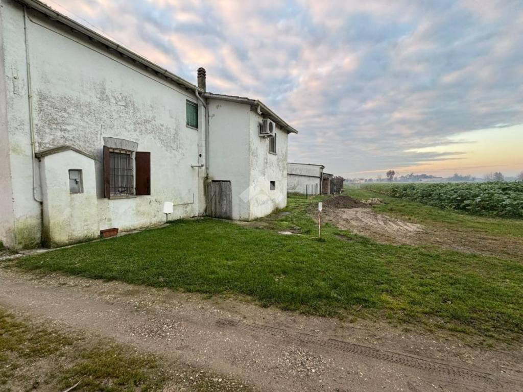 Casa indipendente a Roncoferraro in Via Gulli Comandante - Foto 3
