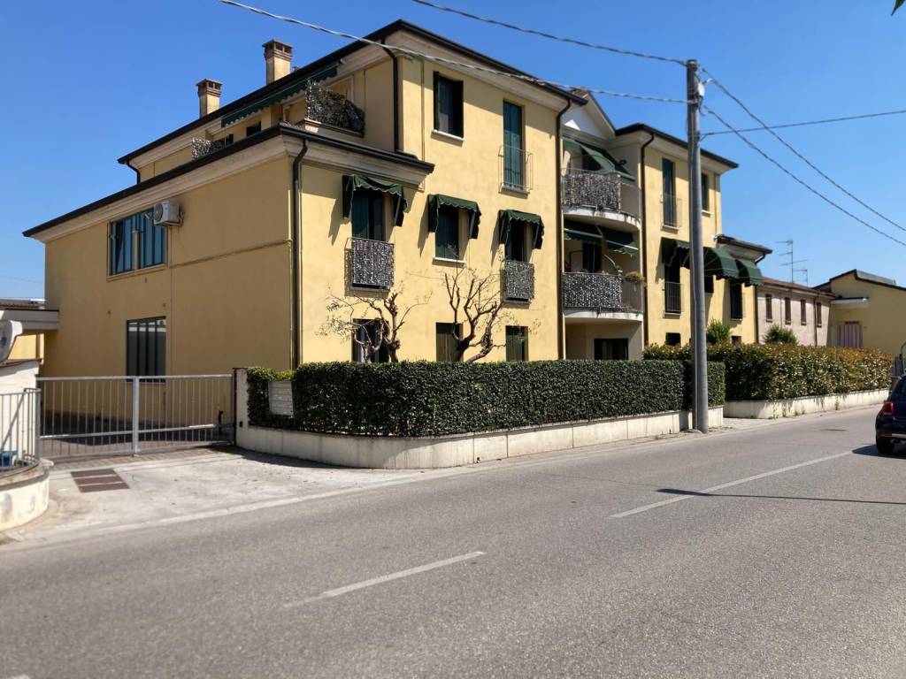 Appartamento a Porto mantovano in Strada Canova - Foto 2