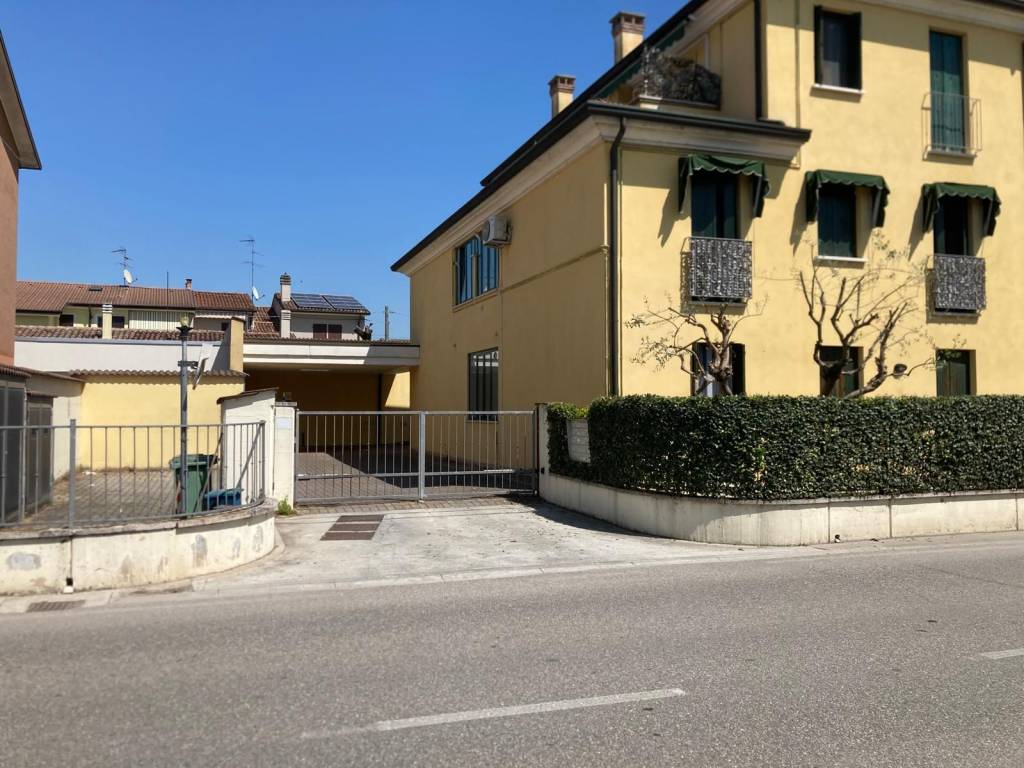 Appartamento a Porto mantovano in Strada Canova - Foto 3