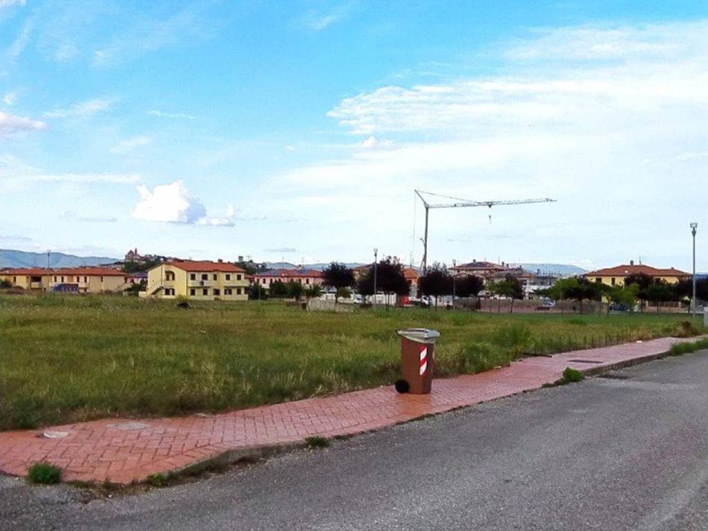 Terreno a Castiglione del lago in Via Ugo Foscolo - Foto 2