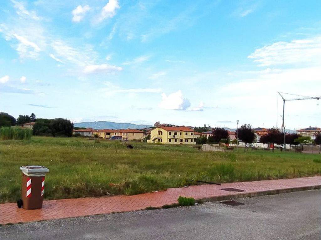 Terreno a Castiglione del lago in Via Ugo Foscolo - Foto 4