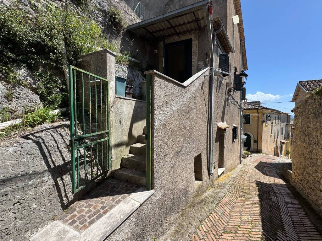 Casa indipendente a Rocca d'arce in Via Matteo Borrello - Foto 2