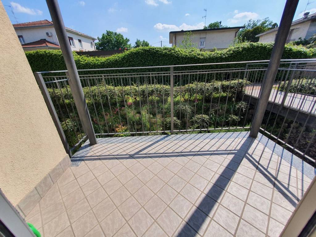 Appartamento a Samarate in Via Giuseppe Di Vittorio - Foto 4