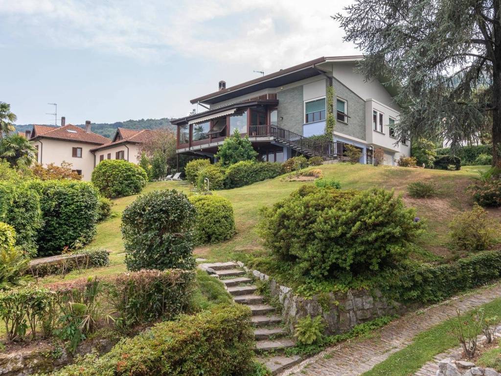 Villa a Stresa in Via Raffaello Sanzio 18 - Foto 2