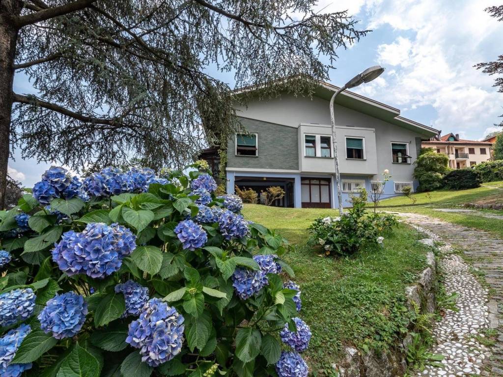 Villa a Stresa in Via Raffaello Sanzio 18 - Foto 3