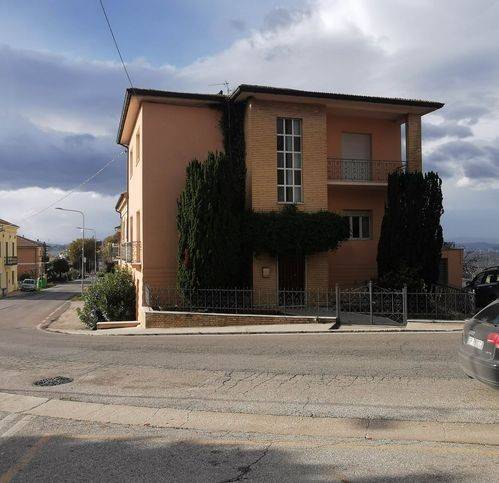 Villa a Montegiorgio in Via Ugolino 8 - Foto 2