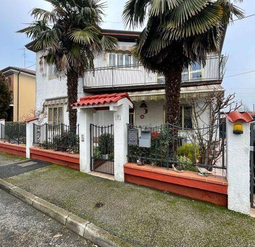 Villa a Ferrara in Via Alberto Mario 17 - Foto 2