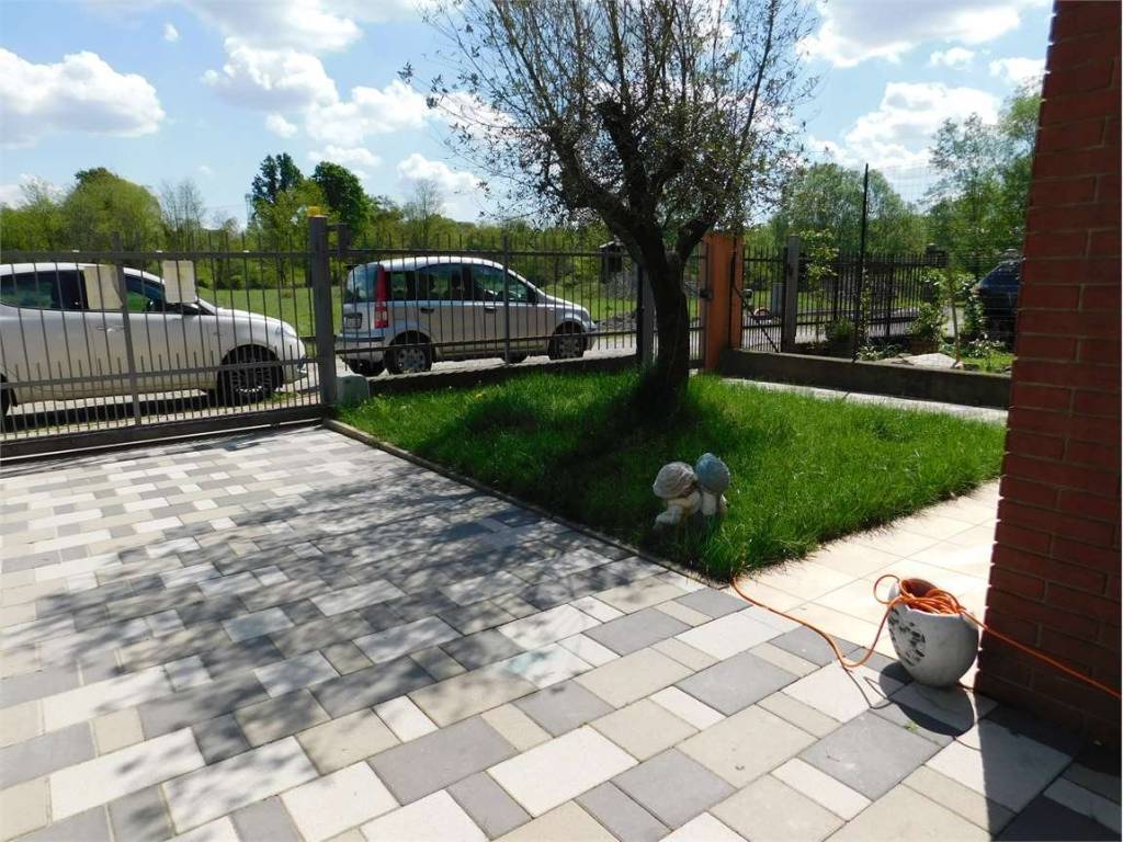 Villetta a schiera a Cadrezzate con osmate in via Don Guanella , 123 - Foto 2