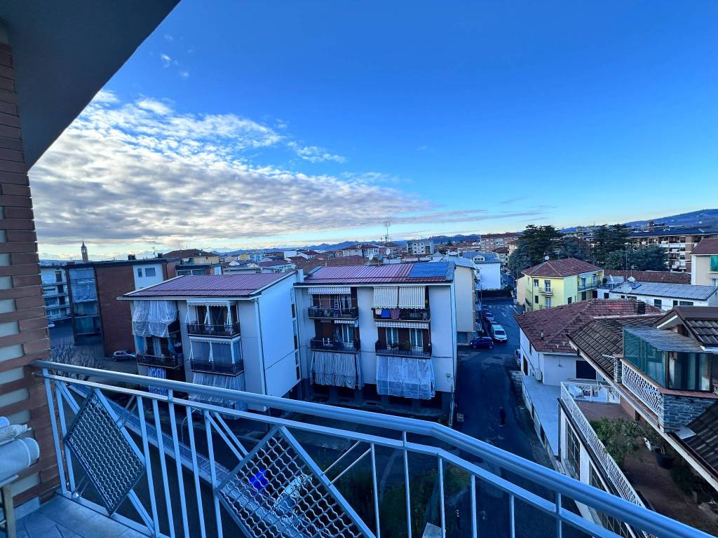 Appartamento a Alba in Via Leonardo Cocito, 10 - Foto 2