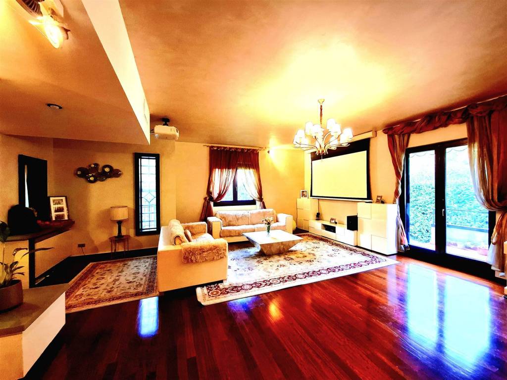 Villa a Prato in Viale Fratelli Cervi, 29 - Foto 2
