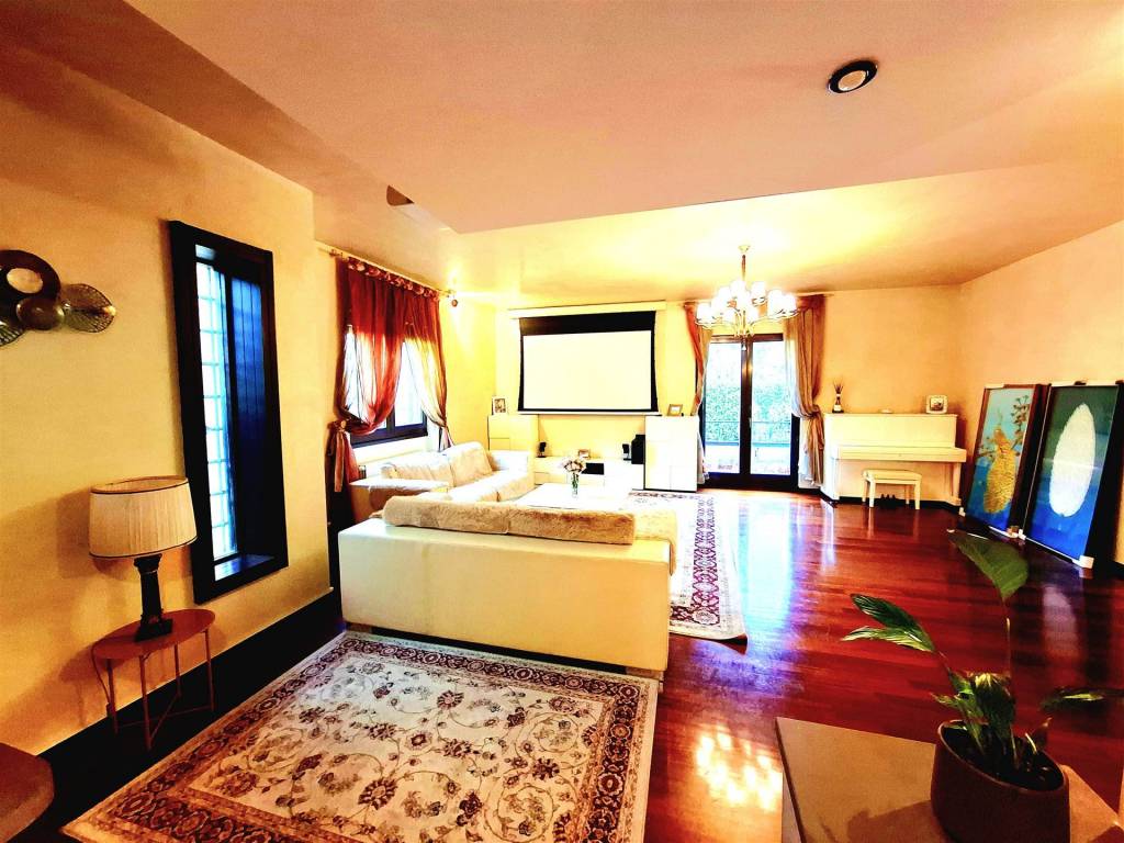 Villa a Prato in Viale Fratelli Cervi, 29 - Foto 4