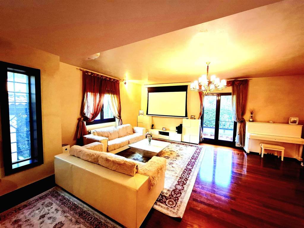 Villa a Prato in Viale Fratelli Cervi, 29 - Foto 5