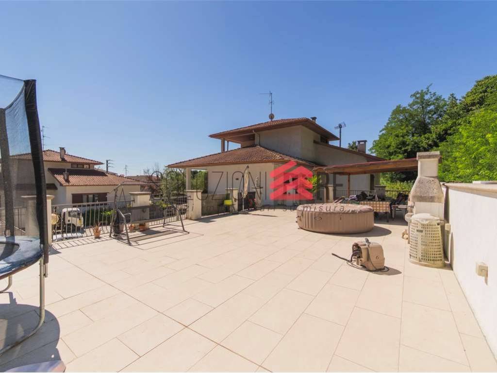 Appartamento a Oleggio in Via castelnovate, 19 - Foto 2