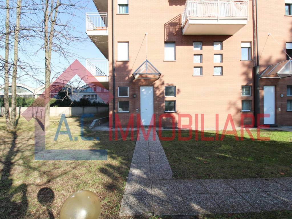 Appartamento a Gallarate in Via Ugo Foscolo, 5 - Foto 2