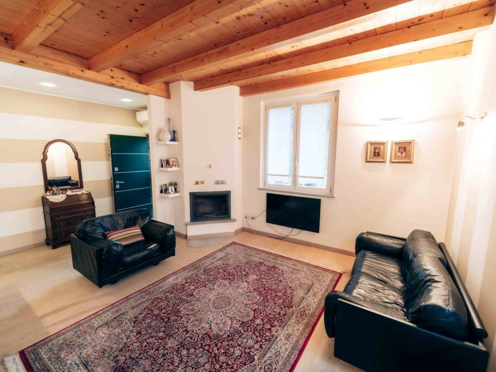 Villa a Cavenago d'adda in Via Suore di Maria Bambina - Foto 2