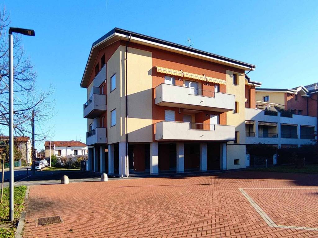Appartamento a Saronno in Via Camillo Torres - Foto 3