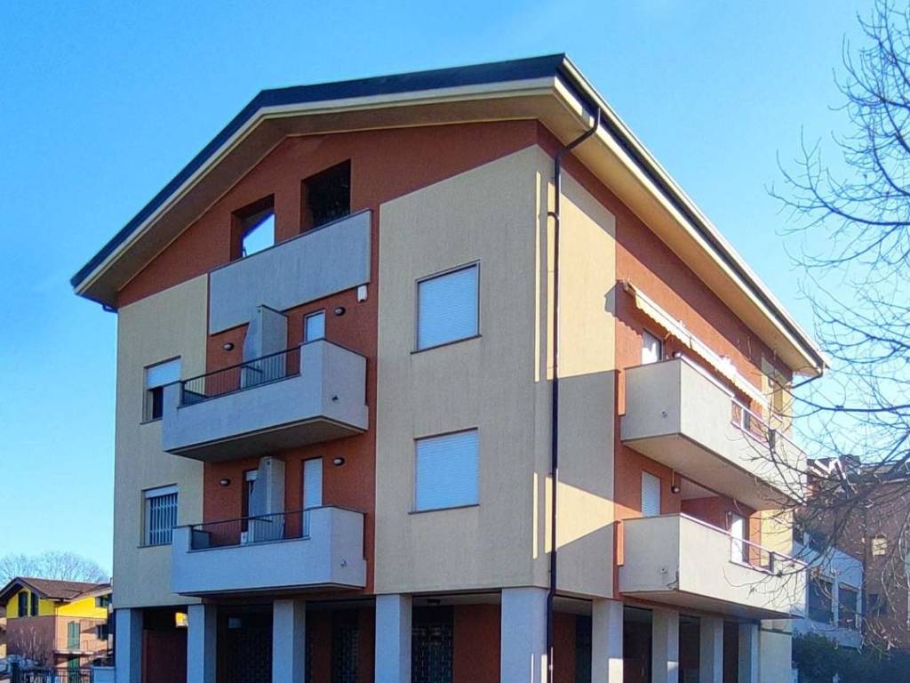 Appartamento a Saronno in Via Camillo Torres - Foto 4
