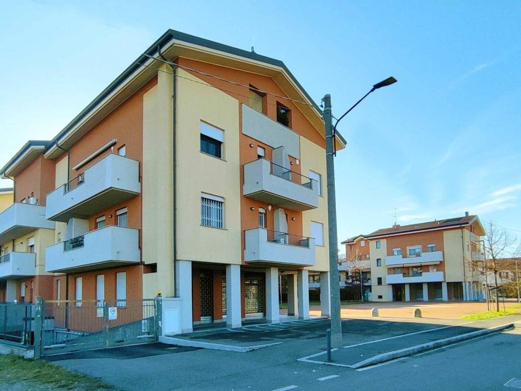 Appartamento a Saronno in Via Camillo Torres - Foto 5