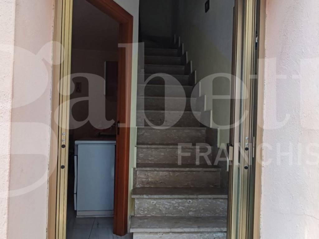 Appartamento a Borgia in VIA DONATELLO, 22 - Foto 2