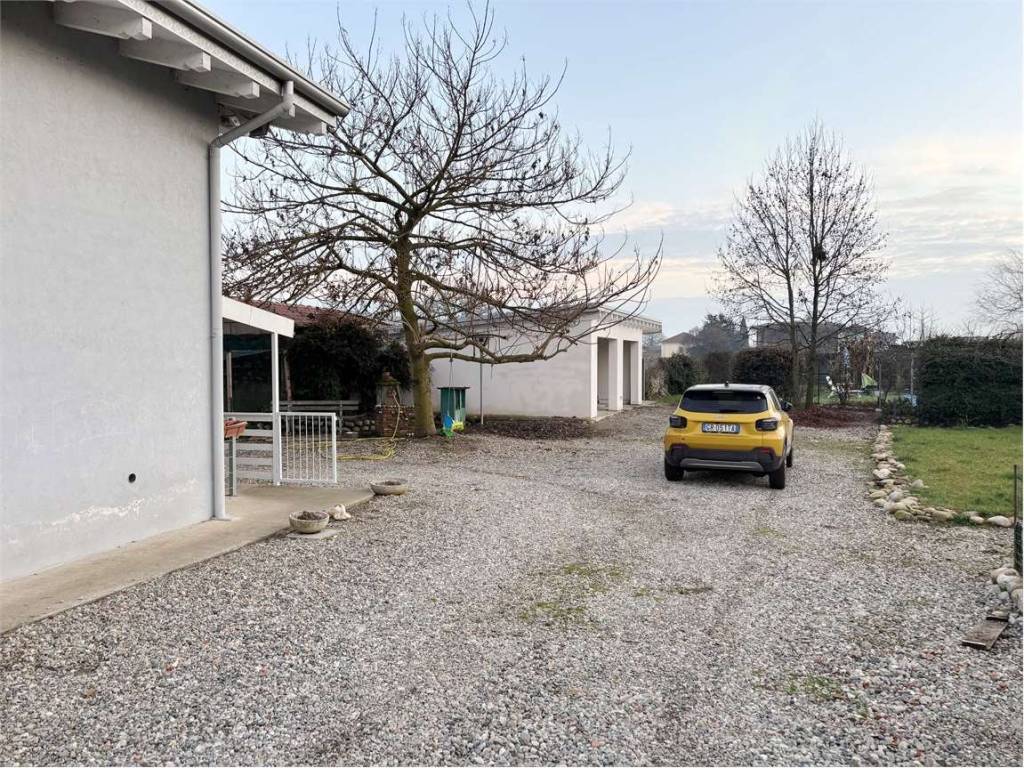 Casa indipendente a Oleggio in Via Merendalunga, 6 - Foto 2