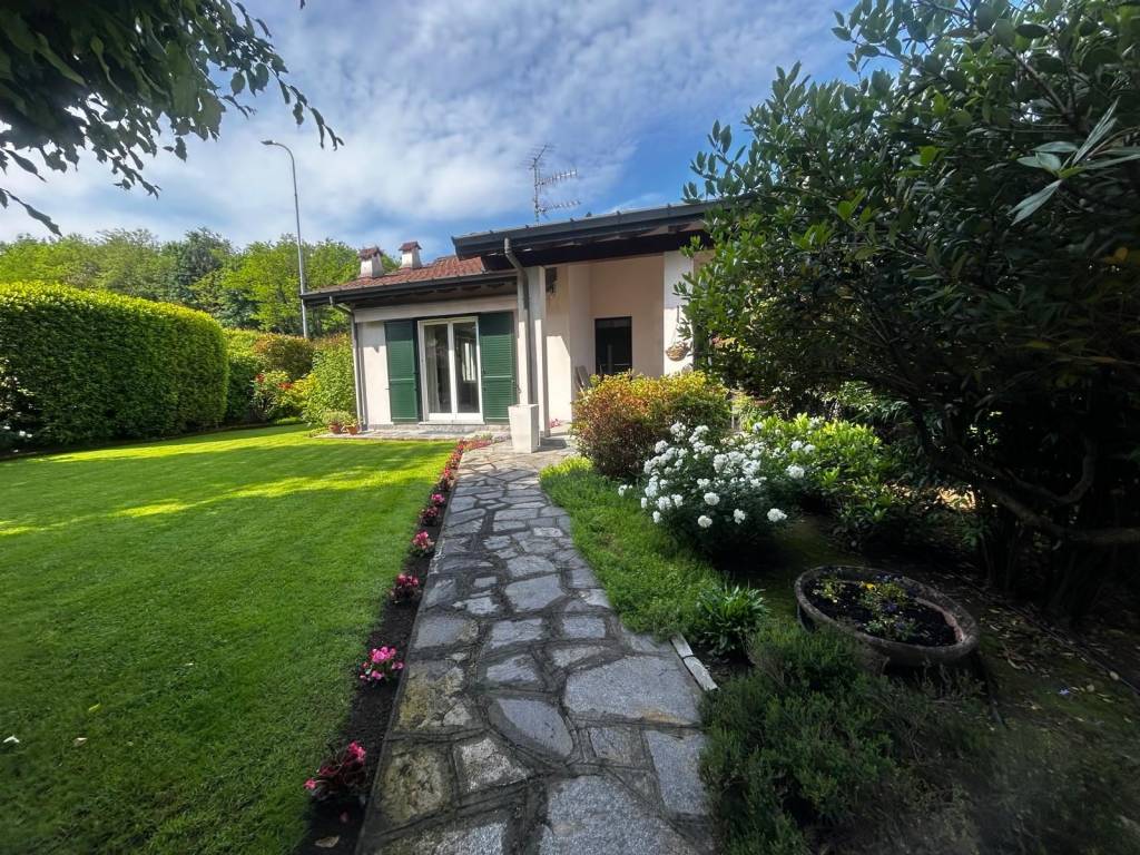 Villa a Azzate in Via Erbamolle - Foto 2