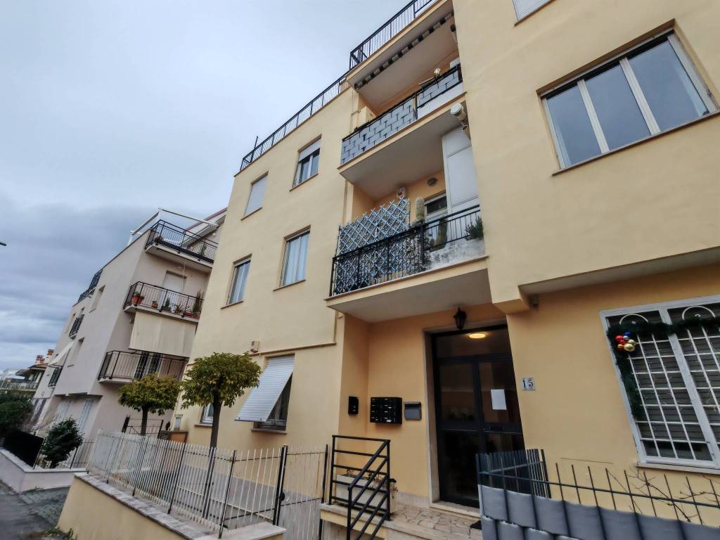 Appartamento a Grottaferrata in Via Sentiero delle Rose, 15 - Foto 2