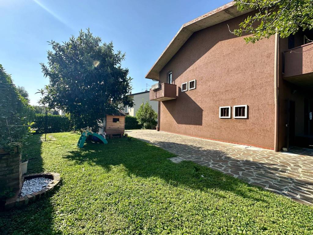 Villa a Azzano san paolo in Via Giovanni Pascoli, 1 - Foto 3