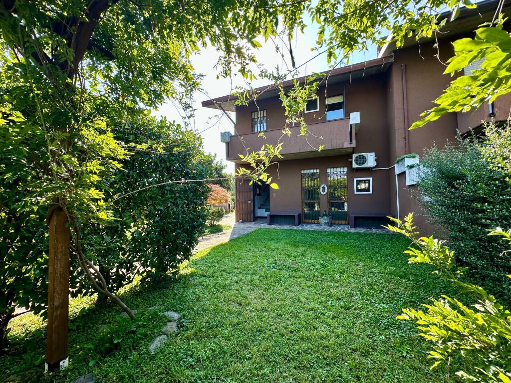 Villa a Azzano san paolo in Via Giovanni Pascoli, 1 - Foto 4